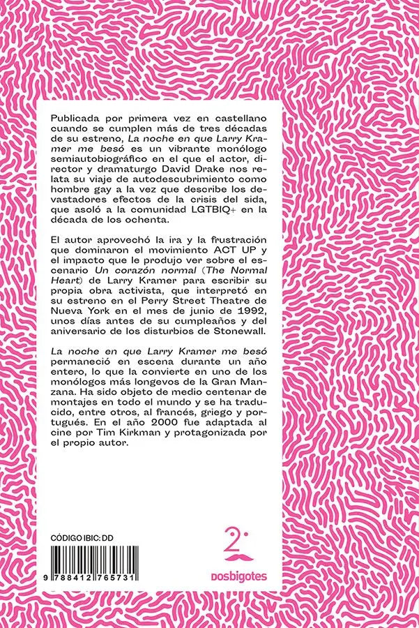 La portada del libro presenta texto negro sobre un fondo rosa con patrones abstractos.