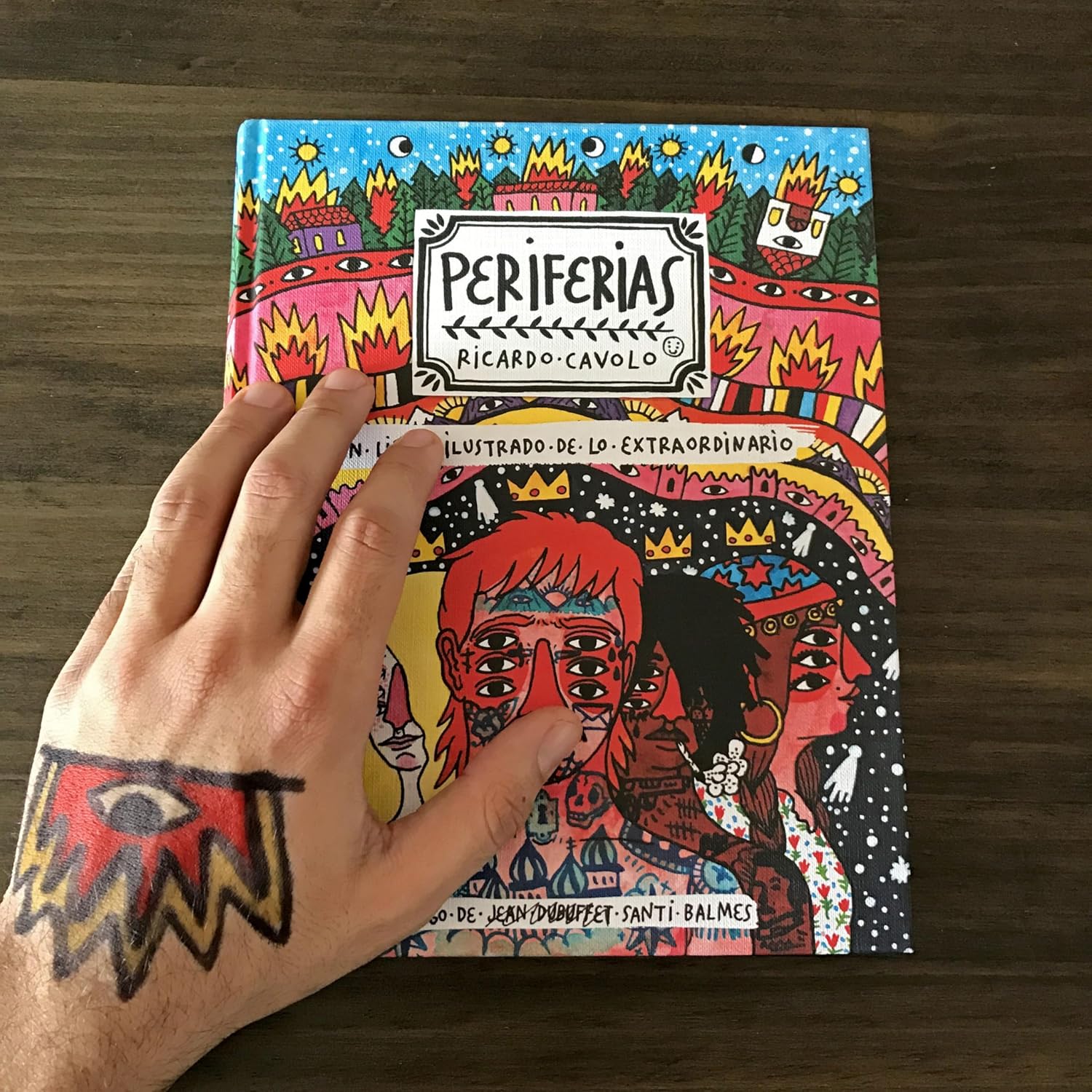Periferias: Gran libro ilustrado de lo extraordinario – Plastic Books