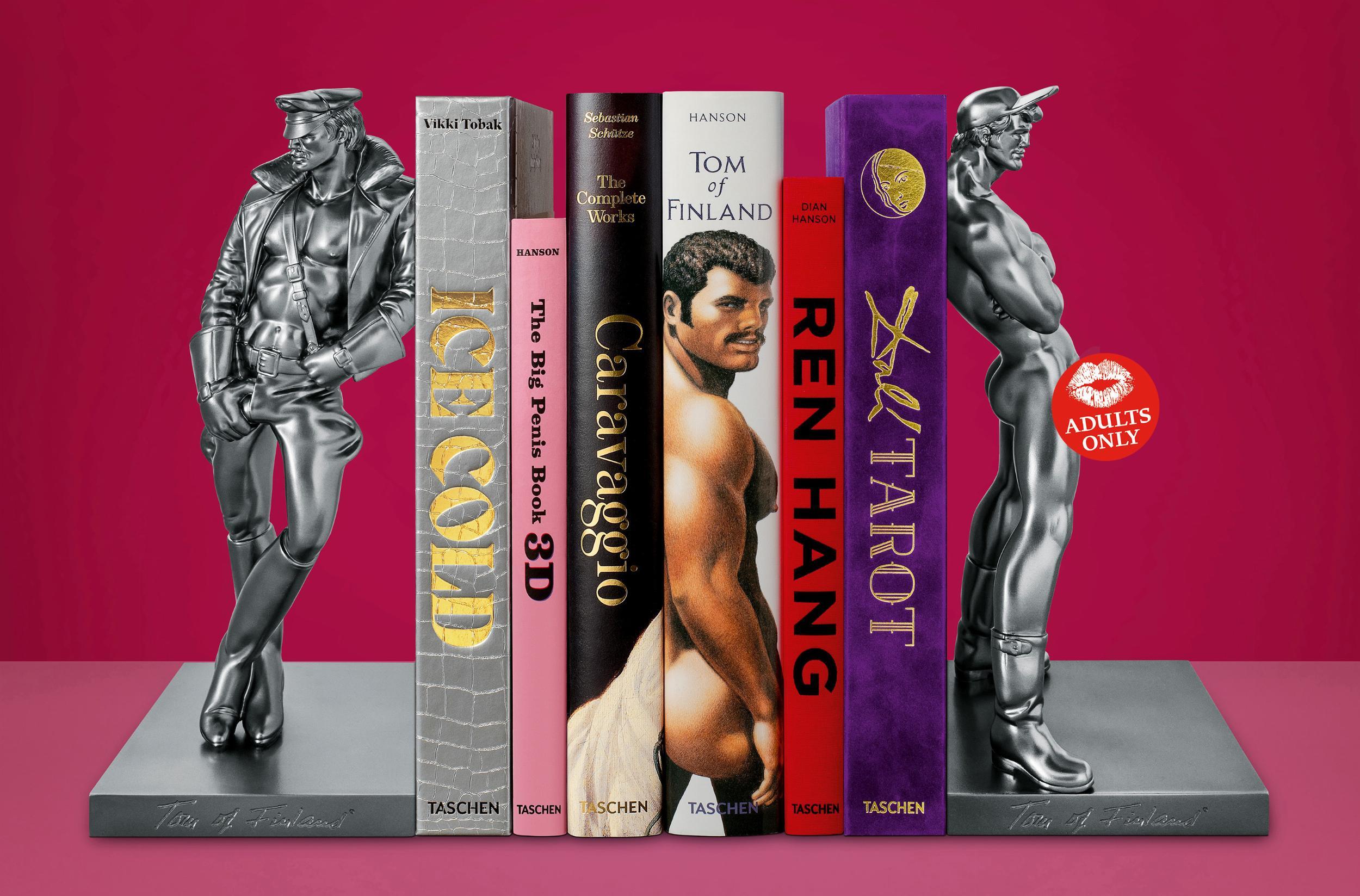 SUJETALIBROS TOM OF FINLAND BOOKEND PEKKA