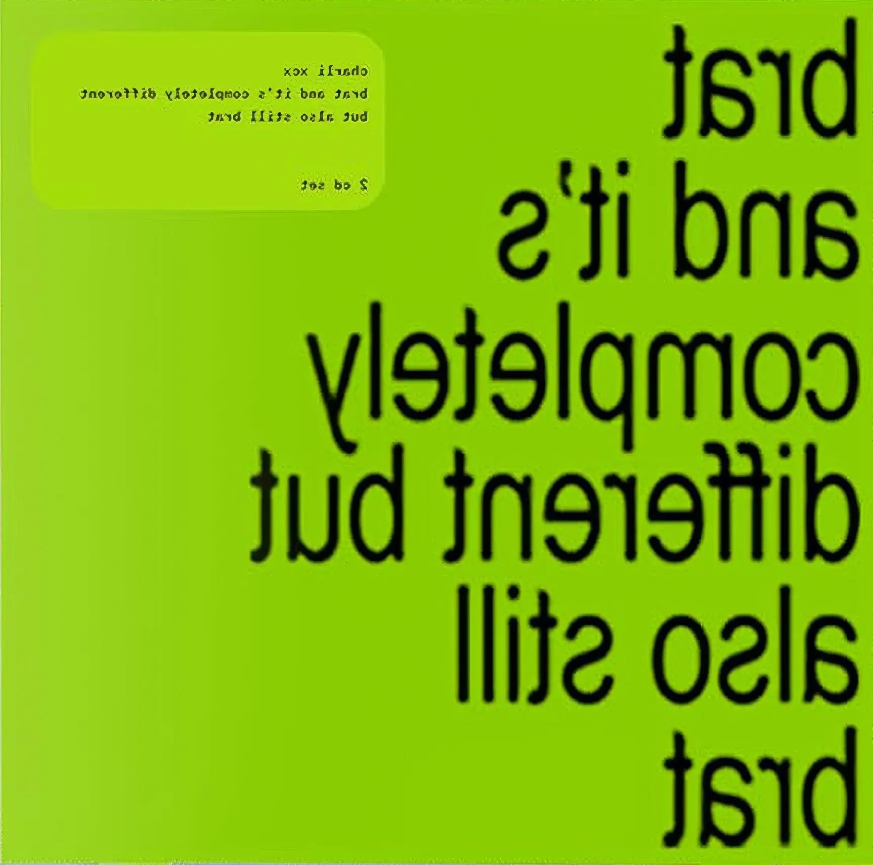 Doble CD con texto invertido en verde lima.