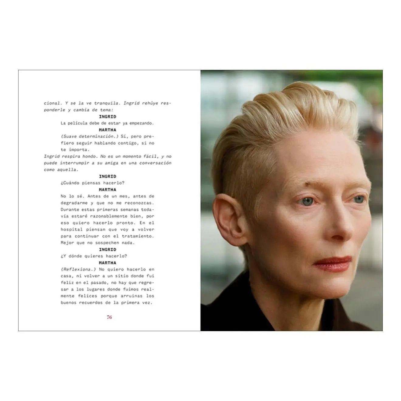 Un libro abierto con texto en español y una foto de Tilda Swinton.
