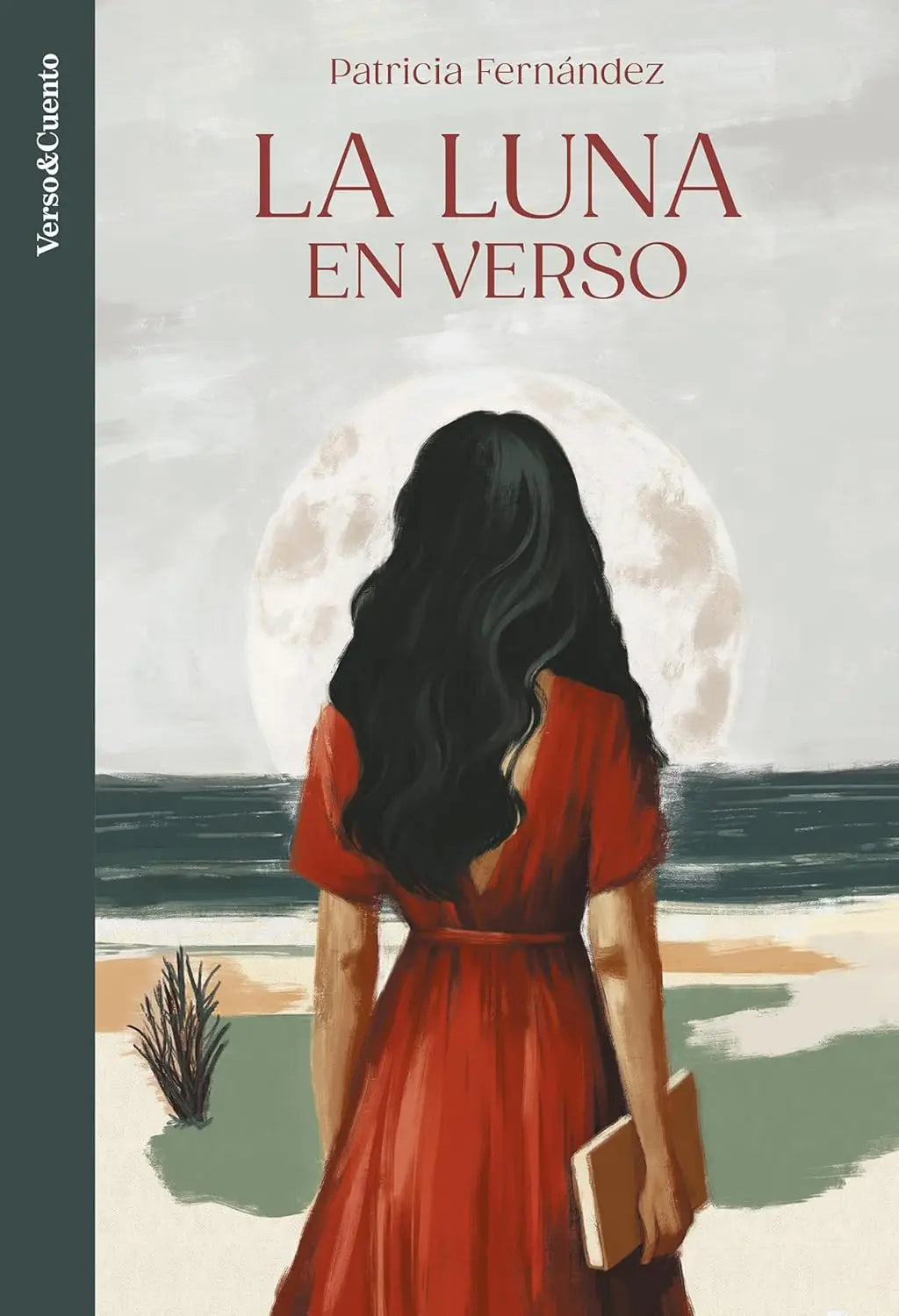 La Luna en Verso, con una mujer de espaldas mirando la luna sobre el mar.