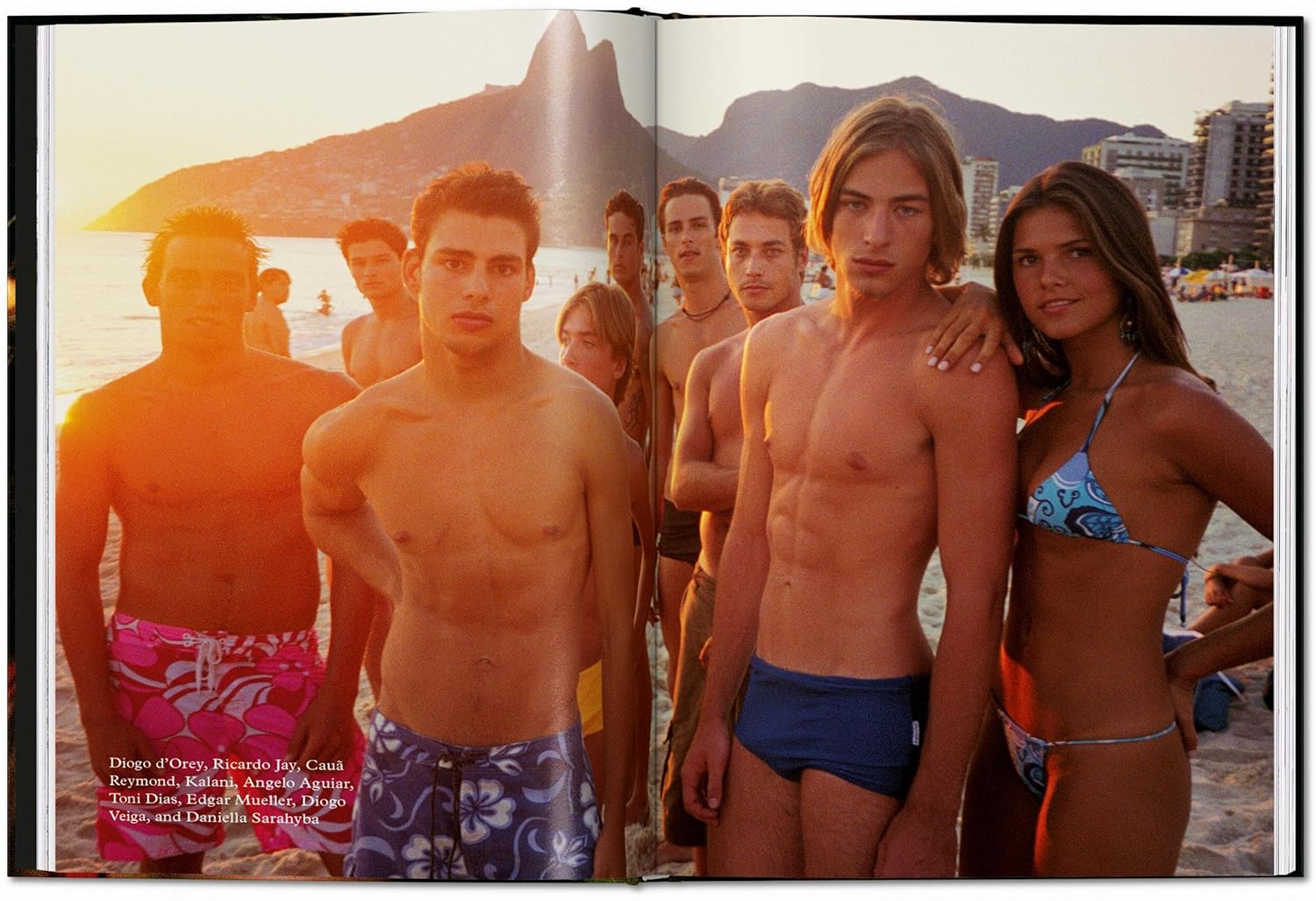 MaRIO DE JANEIRO Testino – Plastic Books