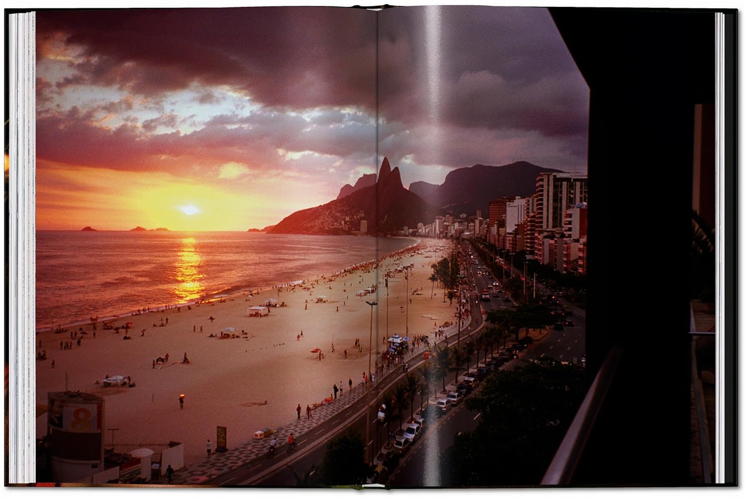 MaRIO DE JANEIRO Testino – Plastic Books