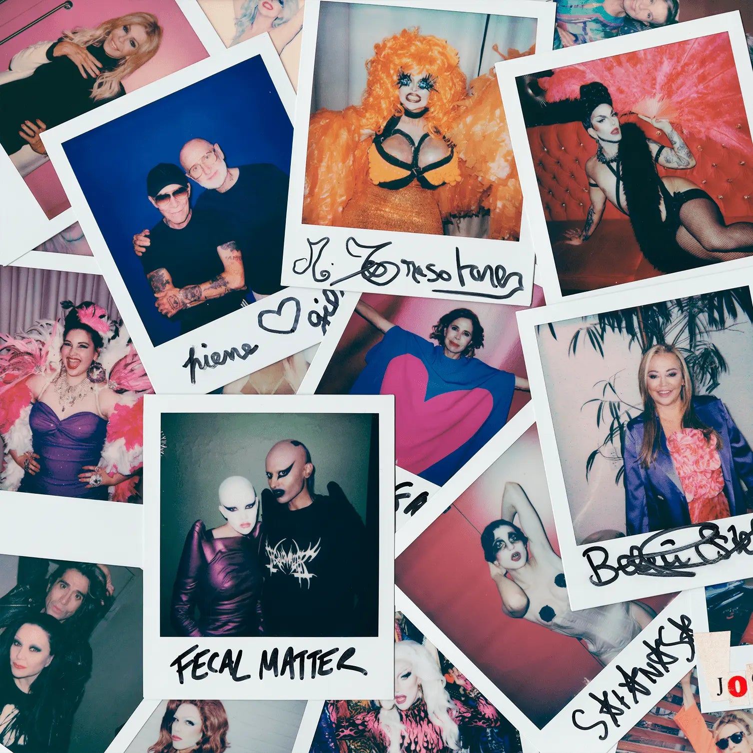Una pila de fotos Polaroid con retratos de celebridades y figuras de la cultura pop.