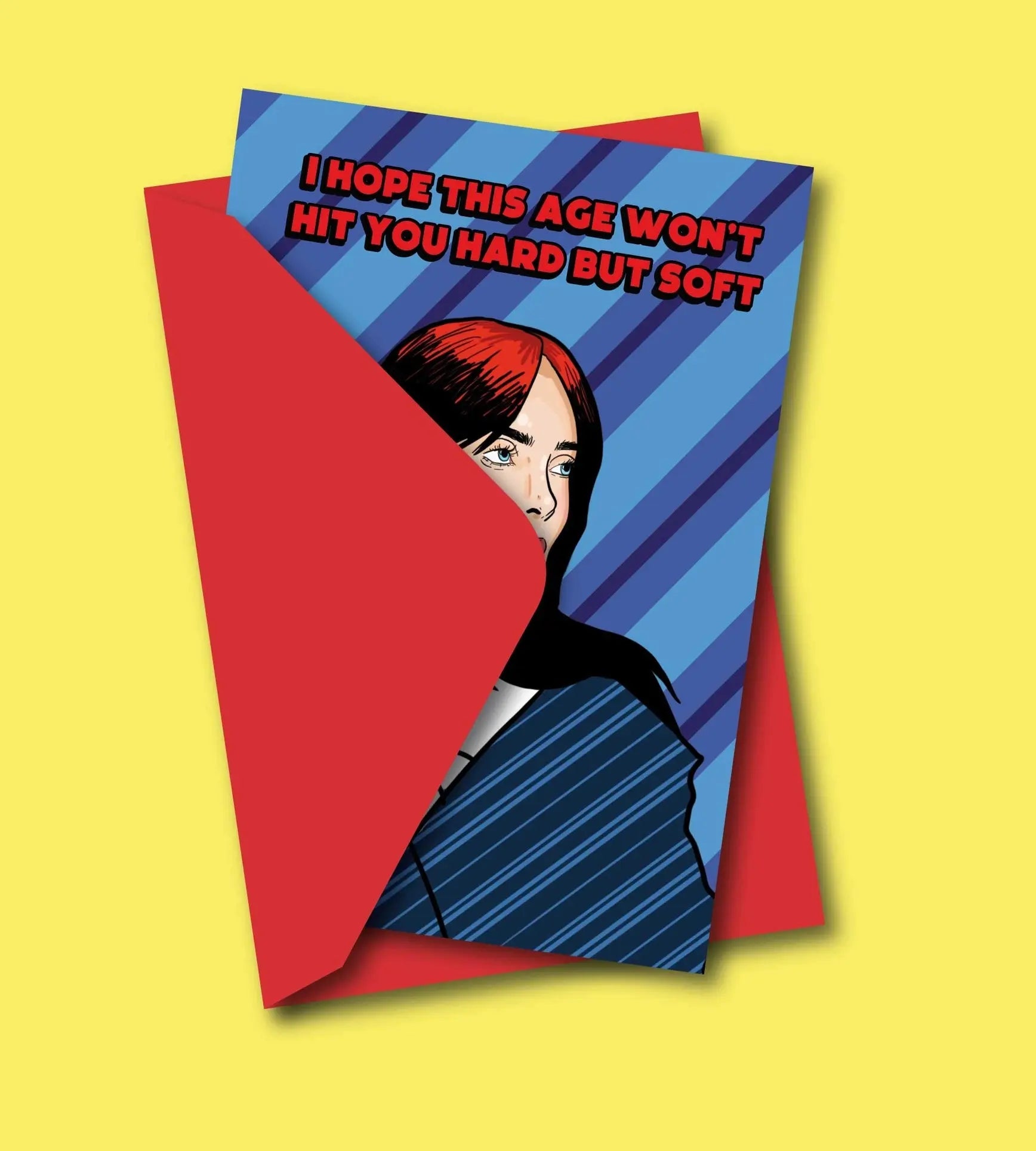 Tarjeta de felicitación de cumpleaños de Billie Eilish en un sobre rojo sobre fondo amarillo.