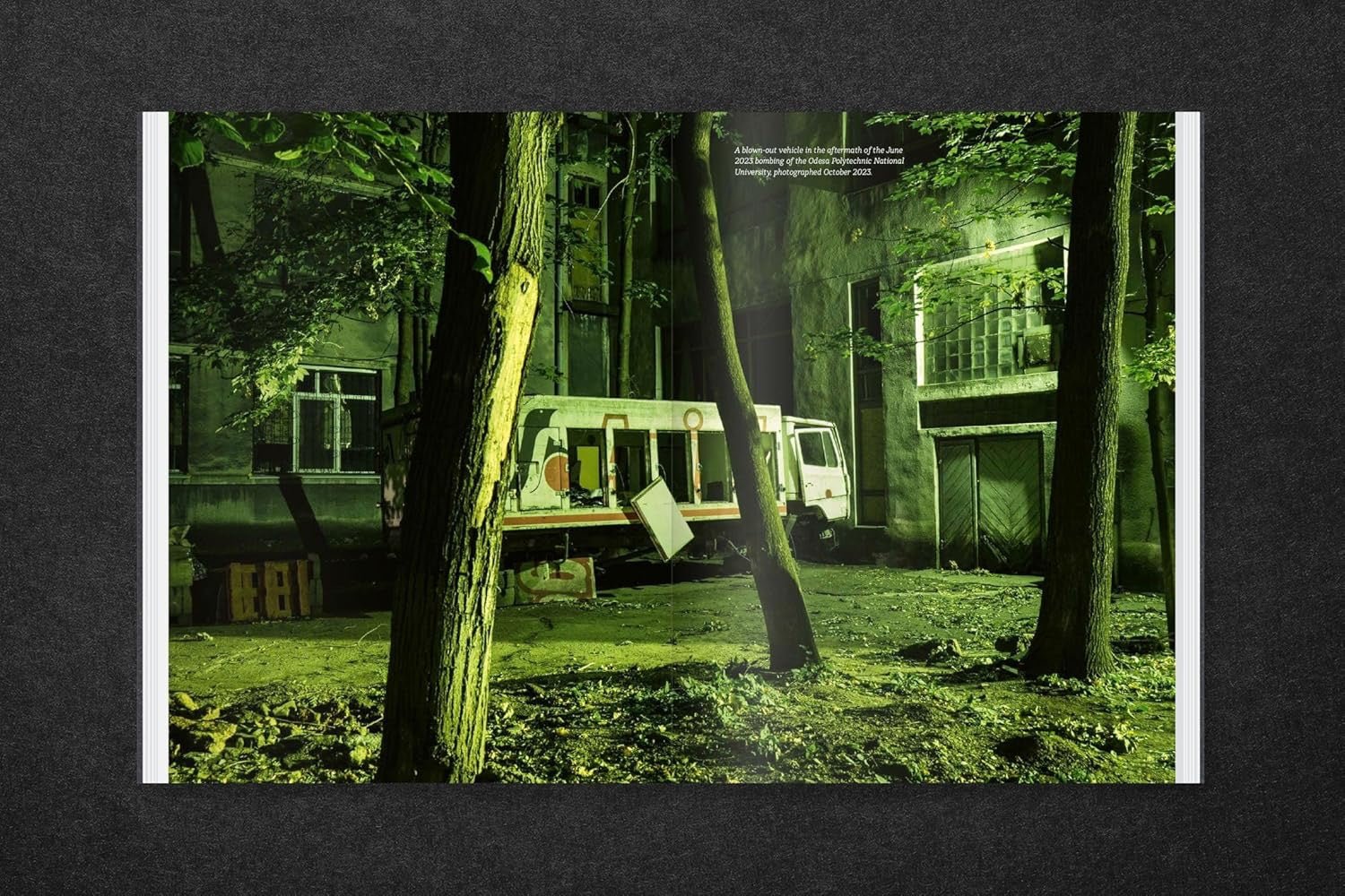 The Queer Face of War: Retratos e historias desde Ucrania – Plastic Books